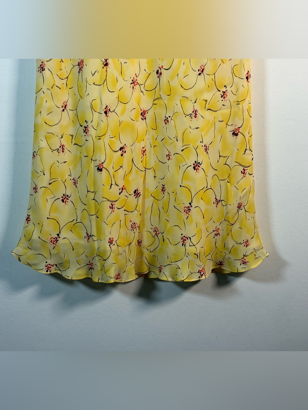 Ann Taylor 100% Silk Yellow Floral Midi Skirt Fluted Hem Size 6 - Picture 3 of 11